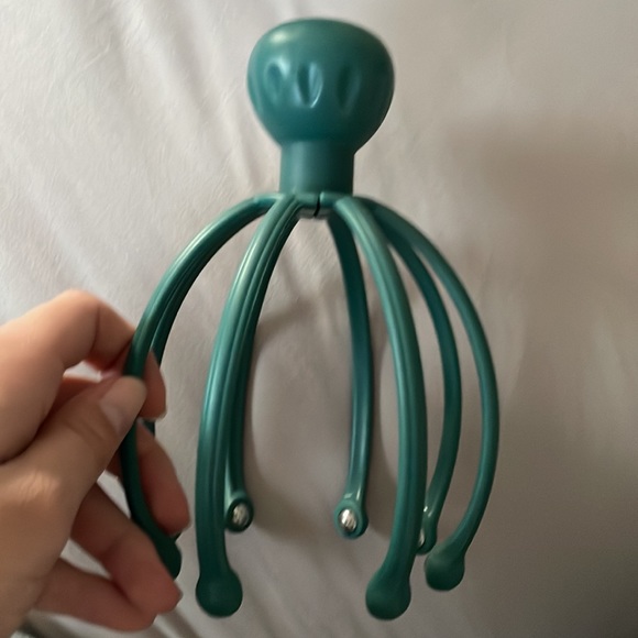 Cyan head scratcher - Picture 2 of 4